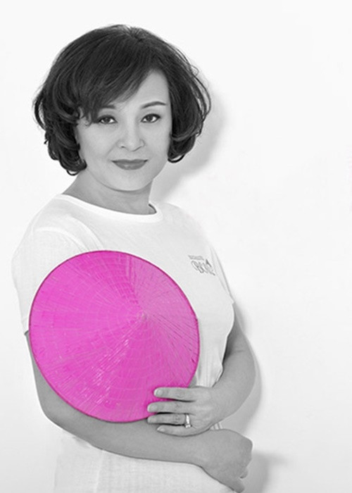 NSND Hoàng Cúc phát hiện ung thư vú vào năm 2010. Nữ diễn viên phẫu thuật, trải qua điều trị hóa chất. Ảnh: Công An Nhân Dân Online.