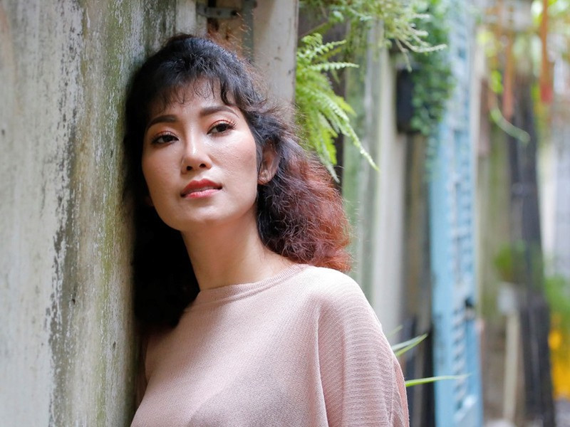 Diễn viên Kim Phượng phát hiện ung thư vú khi mới 20 tuổi. Nhờ thói quen kiểm tra sức khỏe định kỳ, cô thoát khỏi căn bệnh hiểm nghèo này. Ảnh: VOV