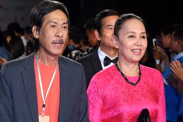 NSND Bui Bai Binh ke ve hon nhan 42 nam voi ban cung lop