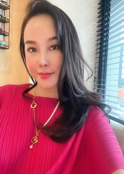 Sau 2 lần đò, Dương Yến Ngọc có một cuộc tình với một chàng trai kém cô 12 tuổi. Hiện tại, người đẹp kín tiếng về chuyện tình cảm. Ảnh: FBNV.