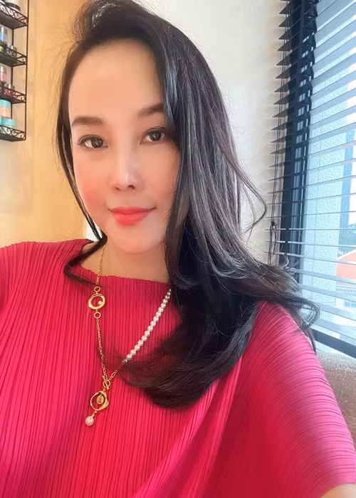 Sau 2 lần đò, Dương Yến Ngọc có một cuộc tình với một chàng trai kém cô 12 tuổi. Hiện tại, người đẹp kín tiếng về chuyện tình cảm. Ảnh: FBNV.