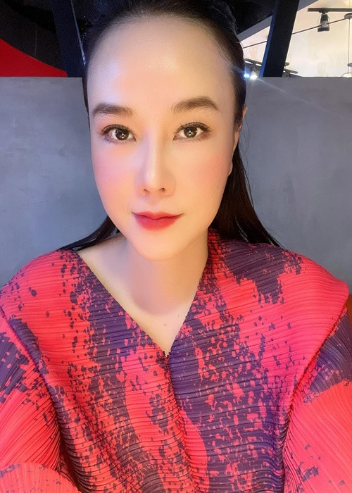 Những năm qua, Dương Yến Ngọc tập trung kinh doanh. Người đẹp 43 tuổi còn trở thành chuyên gia tư vấn tâm lý. Ảnh: FBNV.