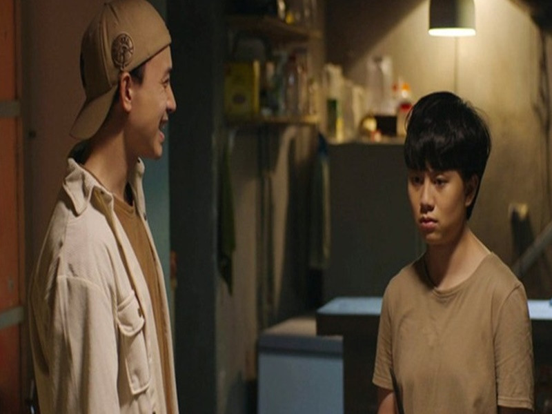 Anh Vũ còn đóng Huy - một thiếu gia si tình, chung thủy, muốn che chở cho người phụ nữ mình yêu trong “Hương vị tình thân” và Duy - chàng trai vui vẻ, dí dỏm, ga lăng, nảy sinh tình cảm với cô nhân viên Tú trong “Hãy nói lời yêu”. Ảnh: VTV