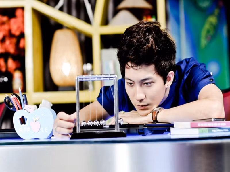 B Trần vào vai Phan lãng tử trong “5S online”. Năm 2015, anh Nam tiến. Ảnh: VTV