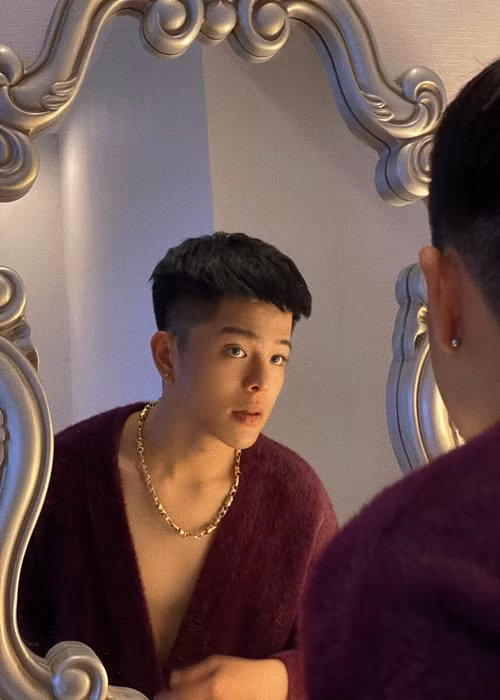 Tham gia Rap Việt, Quang Anh khiến không ít khán giả bất ngờ. Cách đây ít ngày, anh úp mở việc thi gameshow: “Hôm casting mà làm tốt hơn xíu thì khác rồi. Lại lỡ mất một năm nữa. Buồn của Rhyder”. Ảnh: FBNV.