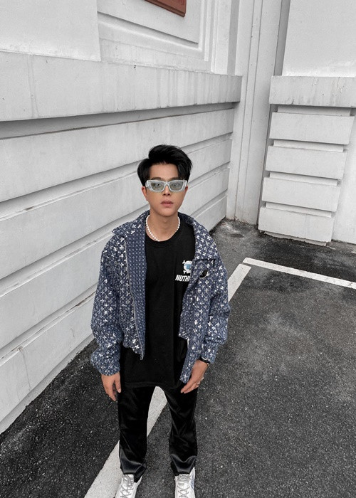 Sau nhiều năm tập trung học tập, Quang Anh trở lại showbiz. Đầu năm 2021, nam ca sĩ Nam tiến để phát triển sự nghiệp. Ảnh: FBNV.