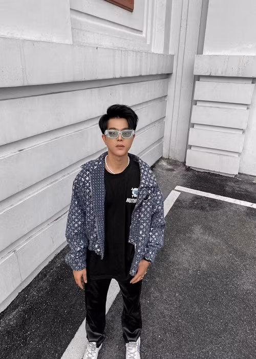 Sau nhiều năm tập trung học tập, Quang Anh trở lại showbiz. Đầu năm 2021, nam ca sĩ Nam tiến để phát triển sự nghiệp. Ảnh: FBNV.