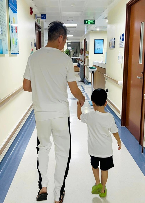 Đàm Vĩnh Hưng xuất viện về nhà cùng con trai. Vì lý do sức khỏe, anh hủy show ở Canada. Mr Đàm nhờ Hồng Ngọc và Dương Triệu Vũ “cứu” đêm diễn ngày 21/5 ở Toronto. Còn đêm diễn ngày 20/5 tại Montreal dời đến ngày 8/7.