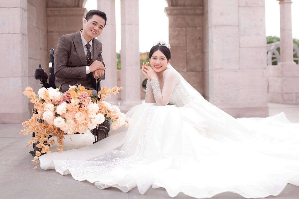 Doc dao co dau lai mo to, ngoi can cau 10m vao le duong-Hinh-2