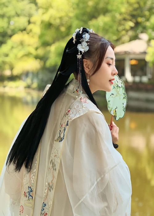 Nữ diễn viên phim "Quỳnh búp bê" chia sẻ trên truyền thông, nếu còn duyên, cô vẫn đóng phim. Ảnh: FBNV