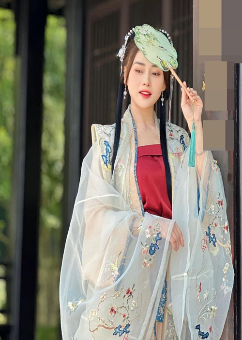 Trước lùm xùm, Phương Oanh tham gia nhiều bộ phim như "Quỳnh búp bê", "Hương vị tình thân", "Cô gái nhà người ta", "Lựa chọn số phận". Ảnh: FBNV