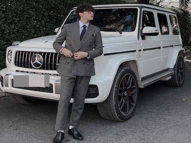 Từ năm 2021 đến nay, Sơn Tùng M-TP thường xuyên sử dụng chiếc Mercedes AMG G63 có giá khoảng từ 11 tỷ đến 12 tỷ. Ảnh: FBNV