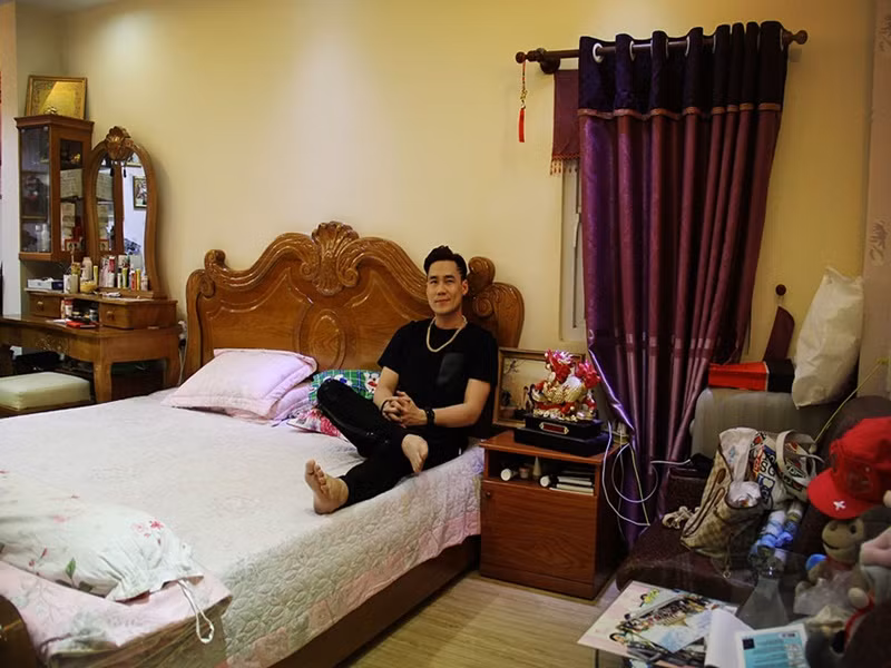 Phòng ngủ của Khánh Phương rộng rãi. Hiện tại, nam ca sĩ vẫn chưa lập gia đình. Ảnh: Dân Việt