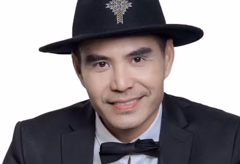 “Nguyên nhân chia tay tất cả là do tôi cả, vì tính cách mình cũng hay nổi loạn và sớm nắng chiều mưa. Hơn nữa, một điều vô cùng quan trọng là những người làm nghệ thuật hay vắng nhà, họ cũng có nhiều mối quan hệ bên ngoài nên người bạn đời có thể sẽ khó chấp nhận những điều đó hơn”, Trung Dũng tâm sự về cuộc hôn nhân tan vỡ. Ảnh: FBNV