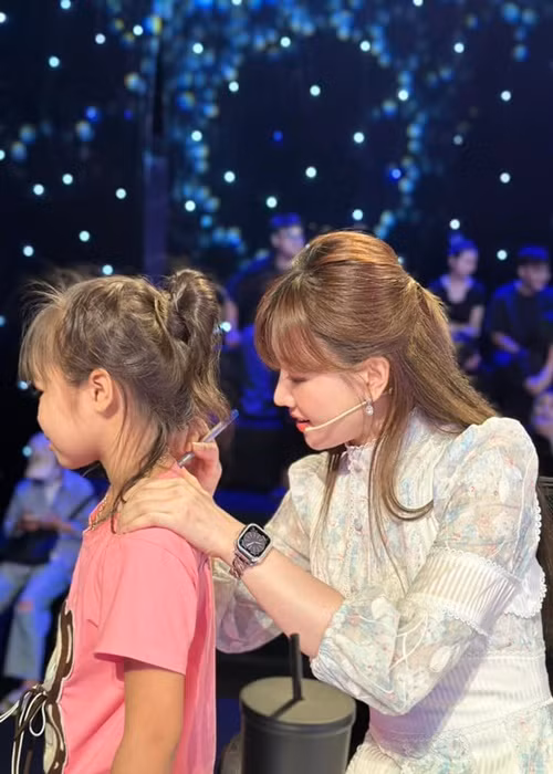 Khi việc điều trị bệnh có tiến triển tích cực, Hari Won cảm thấy tràn đầy năng lượng hơn để làm việc. Ảnh: FBNV