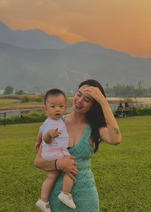 Thu Hiền đăng ký kết hôn với một chàng trai tên Ngọc Thắng vào tháng 2/2022.