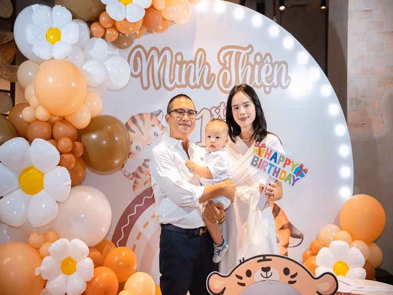 Cách đây ít ngày, Thu Hiền tổ chức tiệc sinh nhật cho con trai đầu lòng.