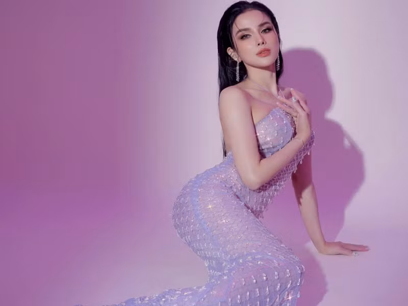 Diệp Lâm Anh kết hôn với doanh nhân Nghiêm Đức năm 2018. Đến năm 2022, cả hai ly hôn. Tới nay, Diệp Lâm Anh và chồng cũ vẫn chưa tìm được tiếng nói chung về việc nuôi con.