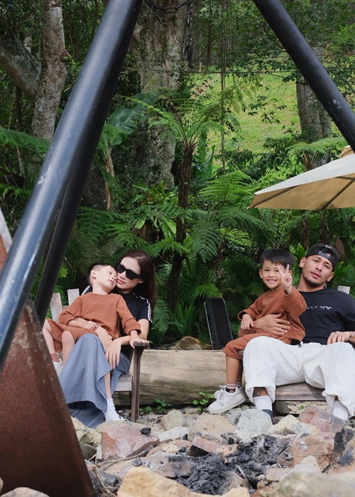 Ông xã của Pông Chuẩn thích tự làm việc nhà, lau dọn, rửa bát, giặt giũ và tắm cho con.