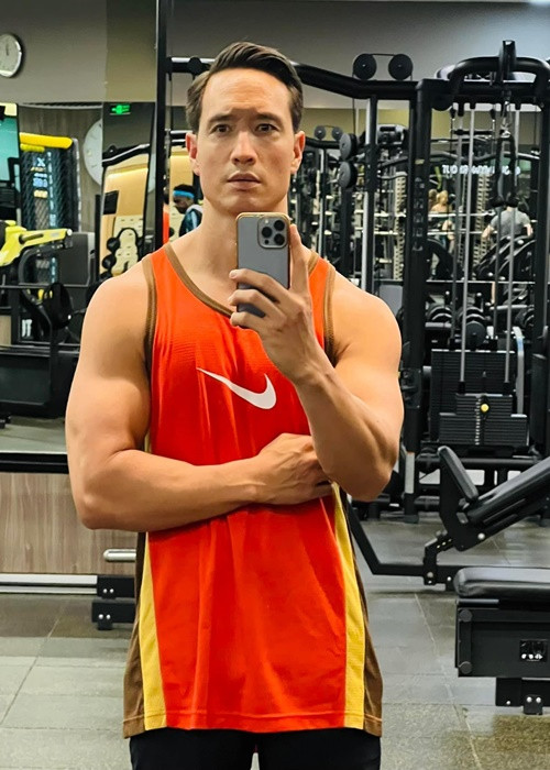 Ông xã Hồ Ngọc Hà sở hữu gương mặt điển trai, nam tính cùng hình thể săn chắc.