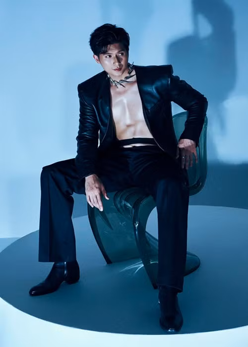 Lâm Bảo Châu kém Kim Lý 10 tuổi. Tình trẻ của Lệ Quyên cũng có thân hình vạm vỡ, cơ bắp.