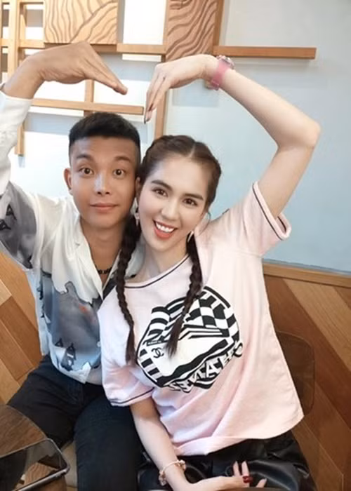 Đỗ Long từng chia sẻ, có lần mua nhà thiếu tiền, phải vay mượn Ngọc Trinh số tiền lớn. Không chỉ lập tức cho vay tiền, mỹ nhân sinh năm 1989 còn không có ý định đòi lại. Ảnh: FBNV.