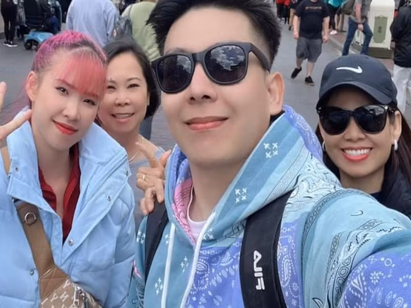 Mẹ chồng và mẹ đẻ của Khởi My có mối quan hệ thân thiết. Cả hai thường được vợ chồng Khởi My đưa đi du lịch. Ảnh: FBNV