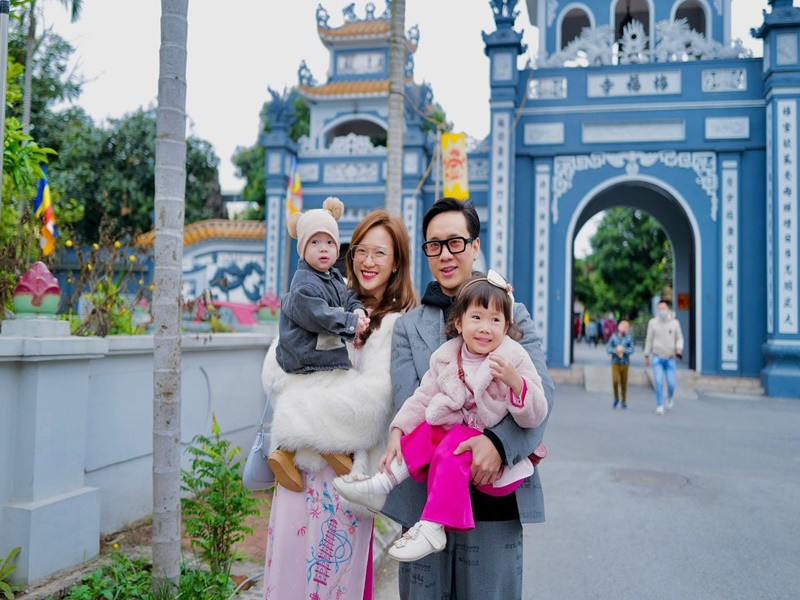 Nam giám khảo Rap Việt mùa 3 thay đổi lối sống, thói quen kể từ khi có hai con nhỏ. Anh đi ngủ sớm, dậy sớm thay vì thức khuya để sáng tác nhạc. Ảnh: Instagram.