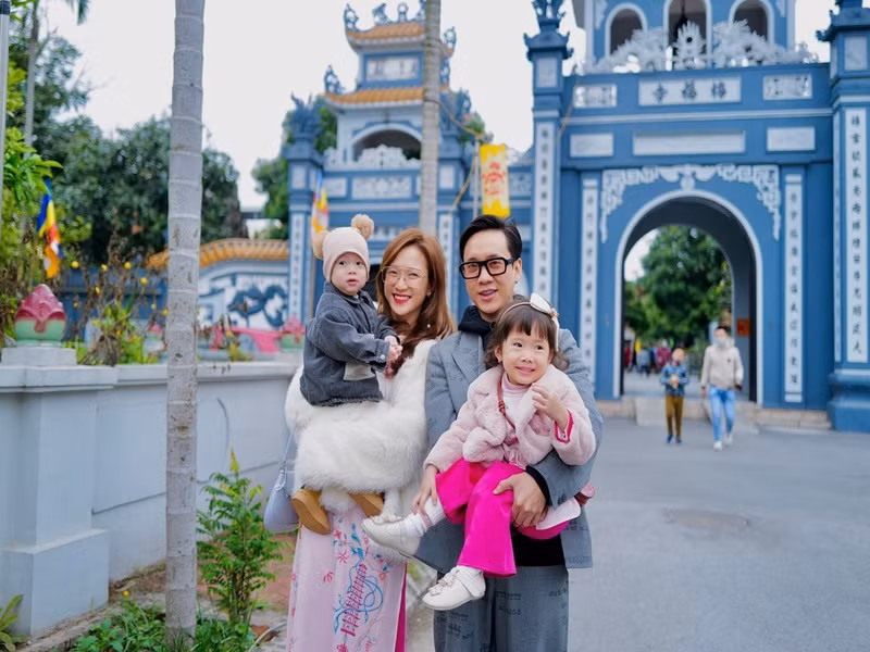 Nam giám khảo Rap Việt mùa 3 thay đổi lối sống, thói quen kể từ khi có hai con nhỏ. Anh đi ngủ sớm, dậy sớm thay vì thức khuya để sáng tác nhạc. Ảnh: Instagram.