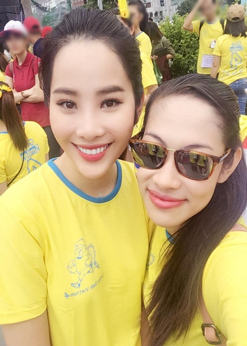 Nhờ gương mặt ưa nhìn, vóc dáng thon gọn cũng như là chị gái của Thu Thảo, Thùy Trang lấn sân đóng phim. Trước đó, cô kinh doanh mỹ phẩm.