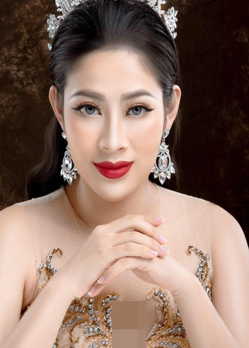 Cô công khai dao kéo vòng một sau khi có con trai thứ ba.