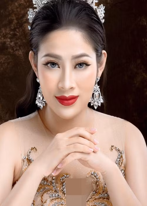 Cô công khai dao kéo vòng một sau khi có con trai thứ ba.