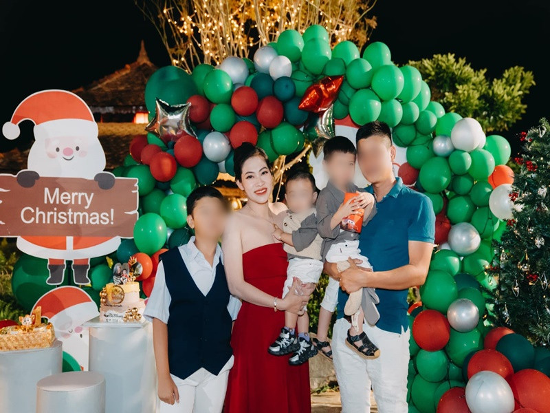 Chị gái của Đặng Thu Thảo chia sẻ về chồng trên Nhịp sống Việt: "Ngày trước, anh ấy cũng quen nhiều người nổi tiếng trong giới showbiz nhưng giờ qua cái tuổi vui chơi rồi, chỉ tập trung cho gia đình, vợ con. Tôi may mắn chọn được đúng người đàn ông thương mình, đi đâu cũng nghĩ về mình".