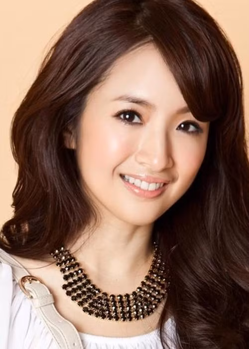 Lâm Y Thần lên tiếng phủ nhận mọi đồn đoán. Cô khẳng định không có chuyện phải sống luồn cúi trong nhà. Nữ diễn viên còn khoe được mẹ chồng làm cho bữa sáng. Ảnh: Khám phá