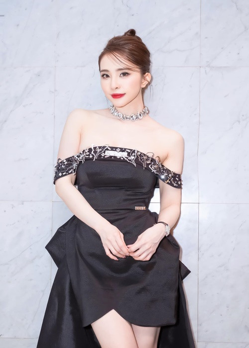 Quỳnh Nga chia sẻ, cô là đại gia của chính mình. “Bản thân không phải là người kiếm quá ít tiền và là người kiểm soát tài chính khá tốt", cô nói. Ảnh: FBNV