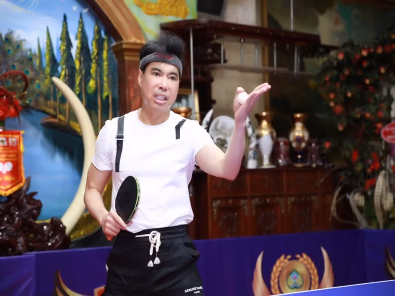 Ngọc Sơn mê bóng bàn, vì vậy, anh chi đến 300 triệu để sửa phòng khách thành nơi chơi môn thể thao này. Ảnh: Dân Việt.