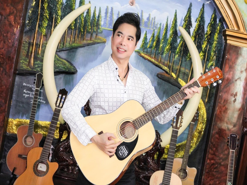 Ngọc Sơn ăn chay trường. Nam ca sĩ chia sẻ trên Dân Trí, anh cảm thấy bản thân khỏe mạnh hơn khi duy trì chế độ ăn uống phù hợp. Ảnh: FBNV.