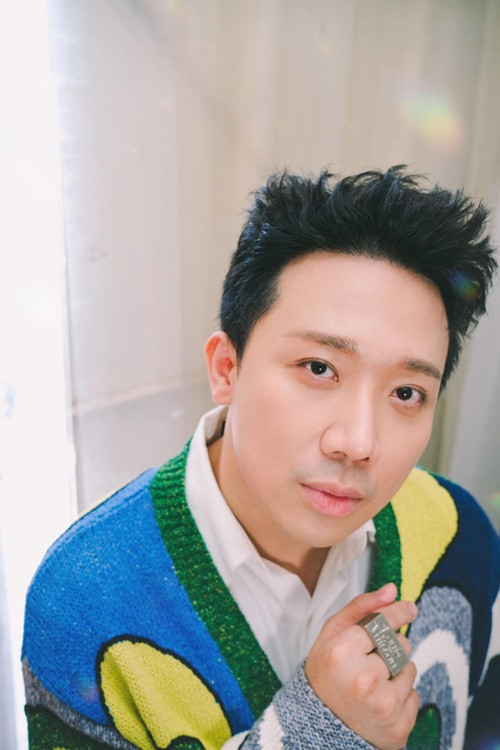 Phát ngôn của Trấn Thành gây tranh cãi trái chiều. Nhiều khán giả cho rằng anh không nên than thở bởi nghề nào cũng có áp lực, ánh hào quang khiến Trấn Thành gặp áp lực nhưng cũng mang lại cho anh sự nổi tiếng, giàu có. Đến nay, nam MC chưa có bất kì chia sẻ nào về ồn ào phát ngôn. Ảnh: FBNV