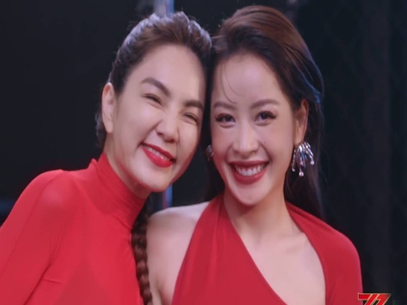 Mới đây, theo Zing, ở vòng đầu tiên của Đạp gió 2023, Chi Pu (phải) xếp hạng 8 trong số 33 thí sinh. Nghệ sĩ đứng đầu bảng xếp hạng là Ella Trần Gia Hoa - nhóm S.H.E. Ảnh: Zing