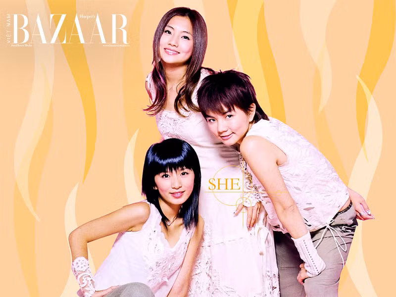 Ella biết chơi nhiều nhạc cụ như piano, kèn saxophone, ukulele, guitar (điện), sáo, trumpet. Cô còn có khả năng sáng tác nhạc. Ảnh: bazaarvietnam