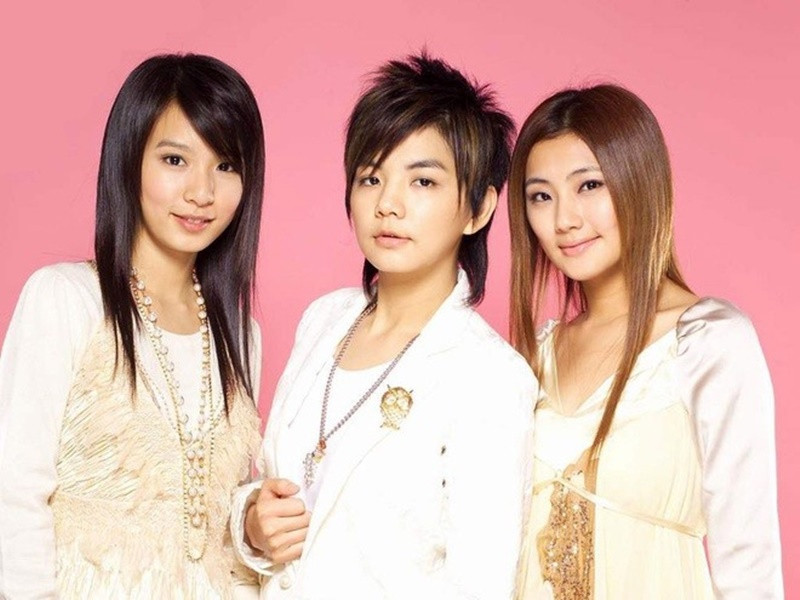 Ella sinh năm 1981, thuộc nhóm S.H.E cùng Hebe Điền Phức Chân và Selina Nhậm Gia Huyên. Nhóm nhạc thành lập năm 2001, được nhiều khán giả thuộc thế hệ 8X, 9X yêu thích với loạt hit: “Tinh cầu 621”, “Gần đây anh có khỏe không”, “Người yêu chưa trọn vẹn”, “Rừng mưa nhiệt đới”.... Ảnh: Phụ nữ Việt Nam