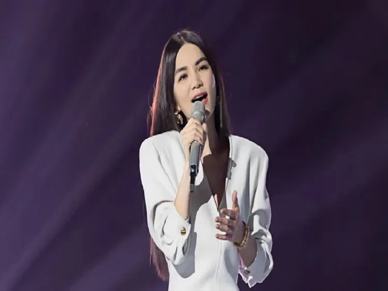 Trong Đạp gió 2023, đối thủ Chi Pu hát ca khúc gắn liền với tên tuổi nhóm S.H.E mang tên “Brown eyes”. Ảnh: Yahoo