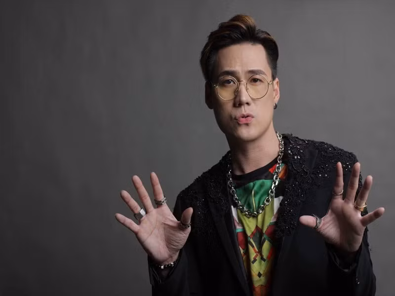 Năm 2019, Khánh Phương hát ca khúc "Độ ta không độ nàng" bằng tiếng Việt và tiếng Hoa. Bản cover của anh được nhiều khán giả yêu thích.