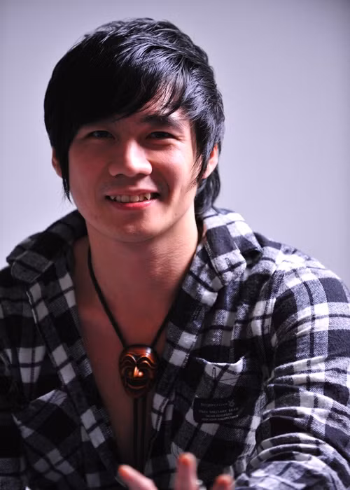 Khi học đại học, Khánh Phương thành lập nhóm nhạc MP5 gồm Trương Thế Vinh, Trần Tuyên và Phương Tài. Nhóm hoạt động được 3 năm thì tan rã.