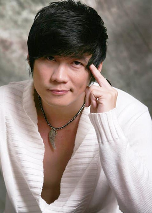 Khi chưa nổi tiếng, Khánh Phương xin bố mẹ một cơ hội. Nếu vẫn không thành công, anh sẽ tiếp nối công việc kinh doanh của gia đình.