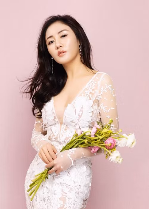 Vóc dáng của Văn Mai Hương ngày càng thon gọn, gợi cảm. Khi dự thi Vietnam Idol 2010, cô nặng gần 60 kg. Sau đó, Văn Mai Hương đã giảm 10 kg.