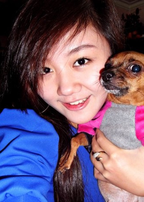  Văn Mai Hương sinh năm 1994, được chú ý sau khi giành giải Á quân Vietnam Idol 2010.