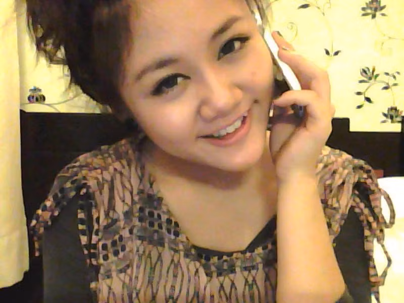 Ngày mới bước vào làng giải trí, cô sở hữu gương mặt to tròn.