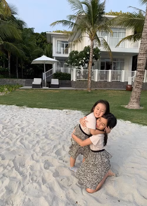 Mina và Misu thường xuyên diện đồ đôi.