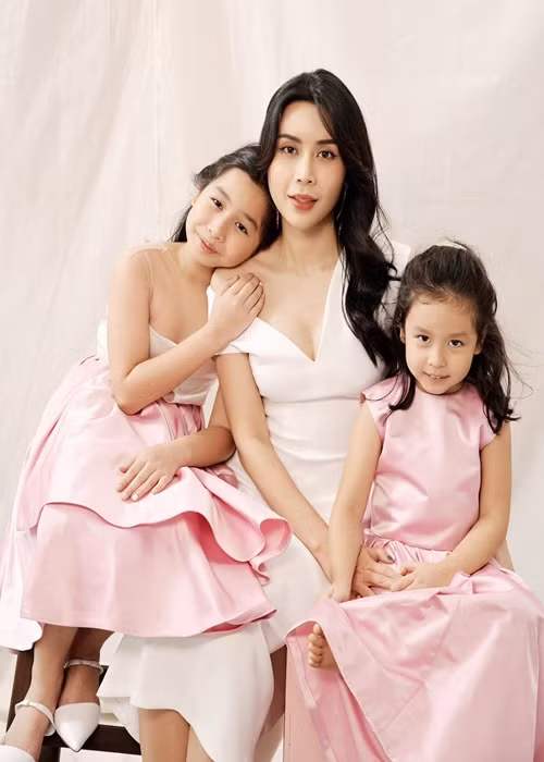 Mina sinh năm 2011 còn Misu chào đời năm 2016.